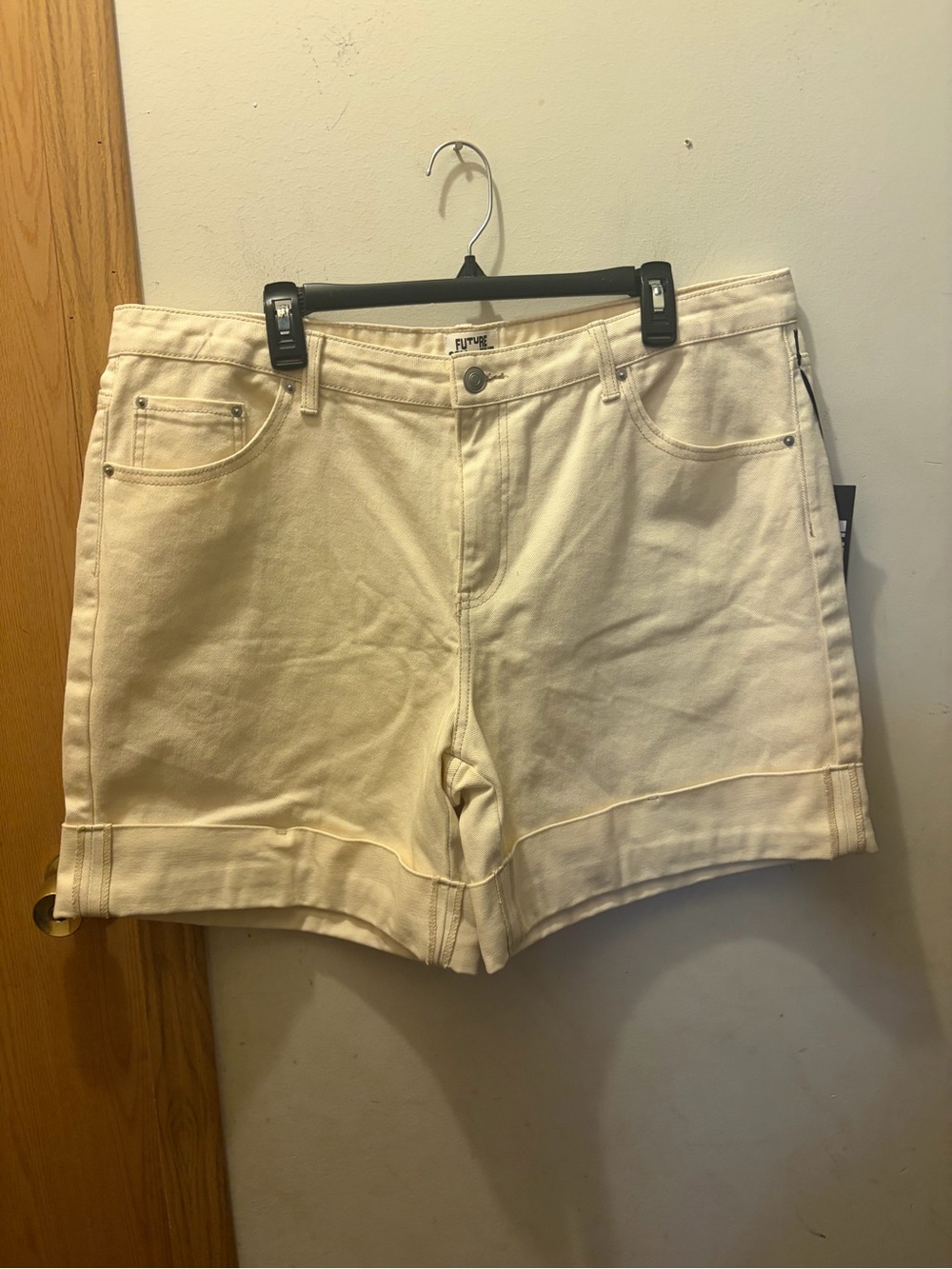 (16) future collective shorts